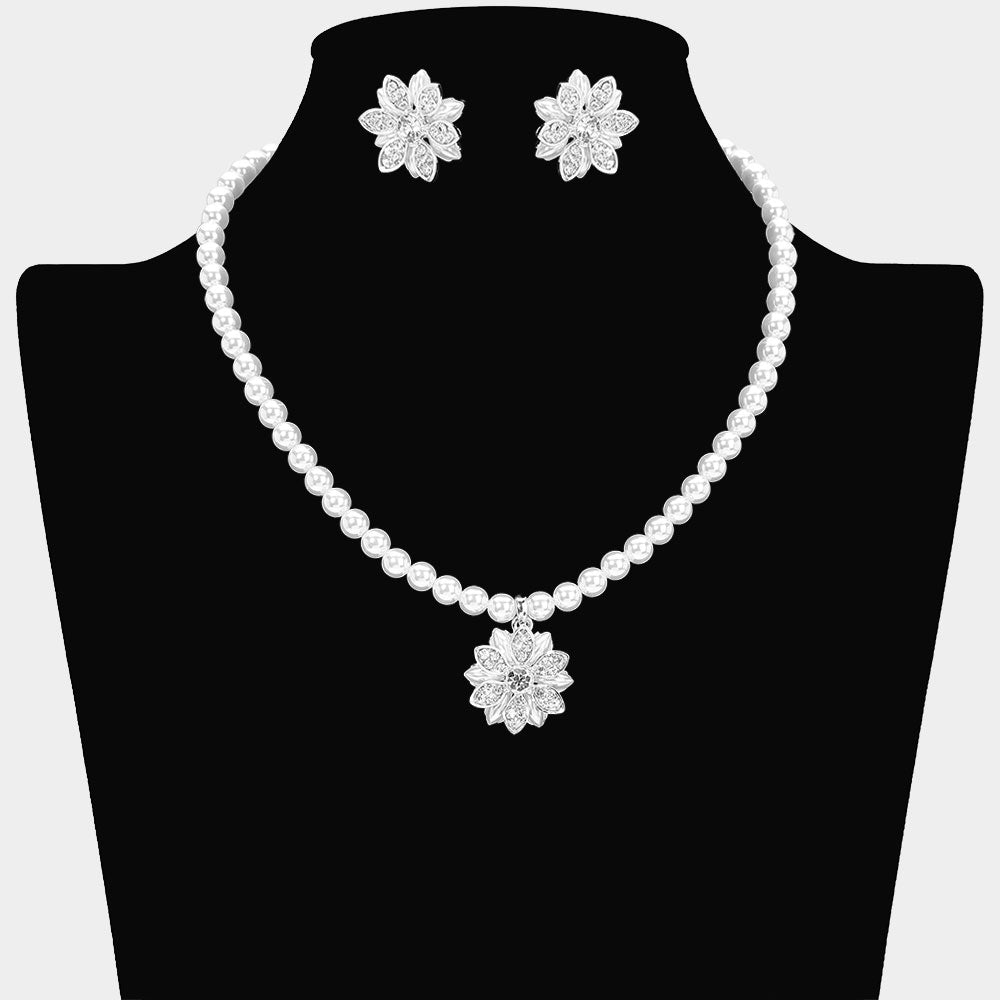 Rhinestone Pearl Flower Pendant Necklace